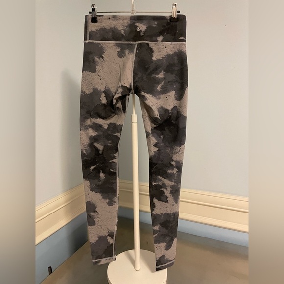 Lululemon - Wunder Under US6 - Picture 5 of 6